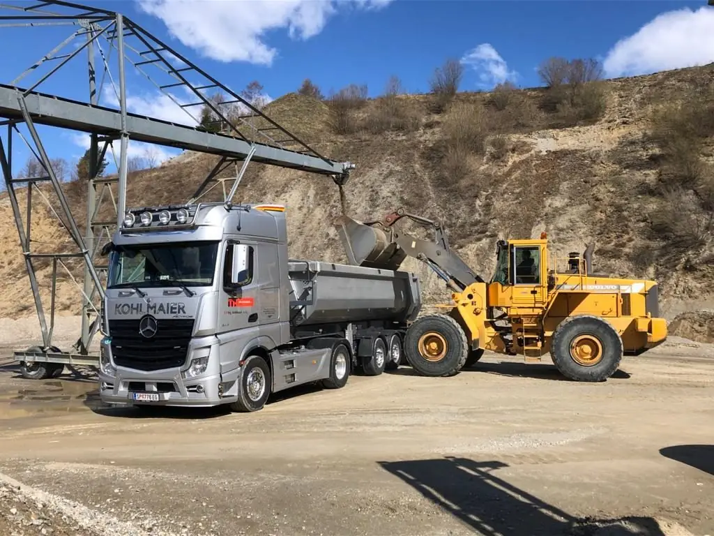Kohlmaier tipper trailer being loaded by a wheel loader at the gravel plant