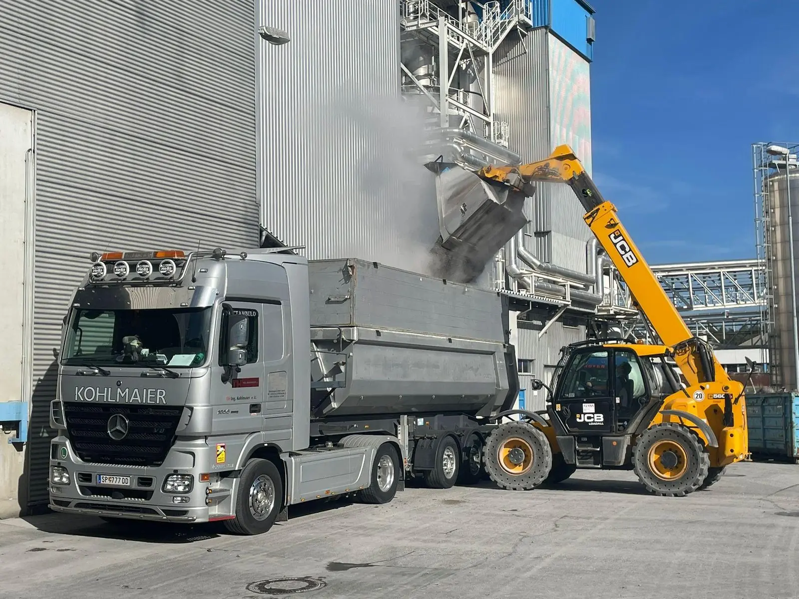 Kohlmaier tipper trailer unloading at the processing plant