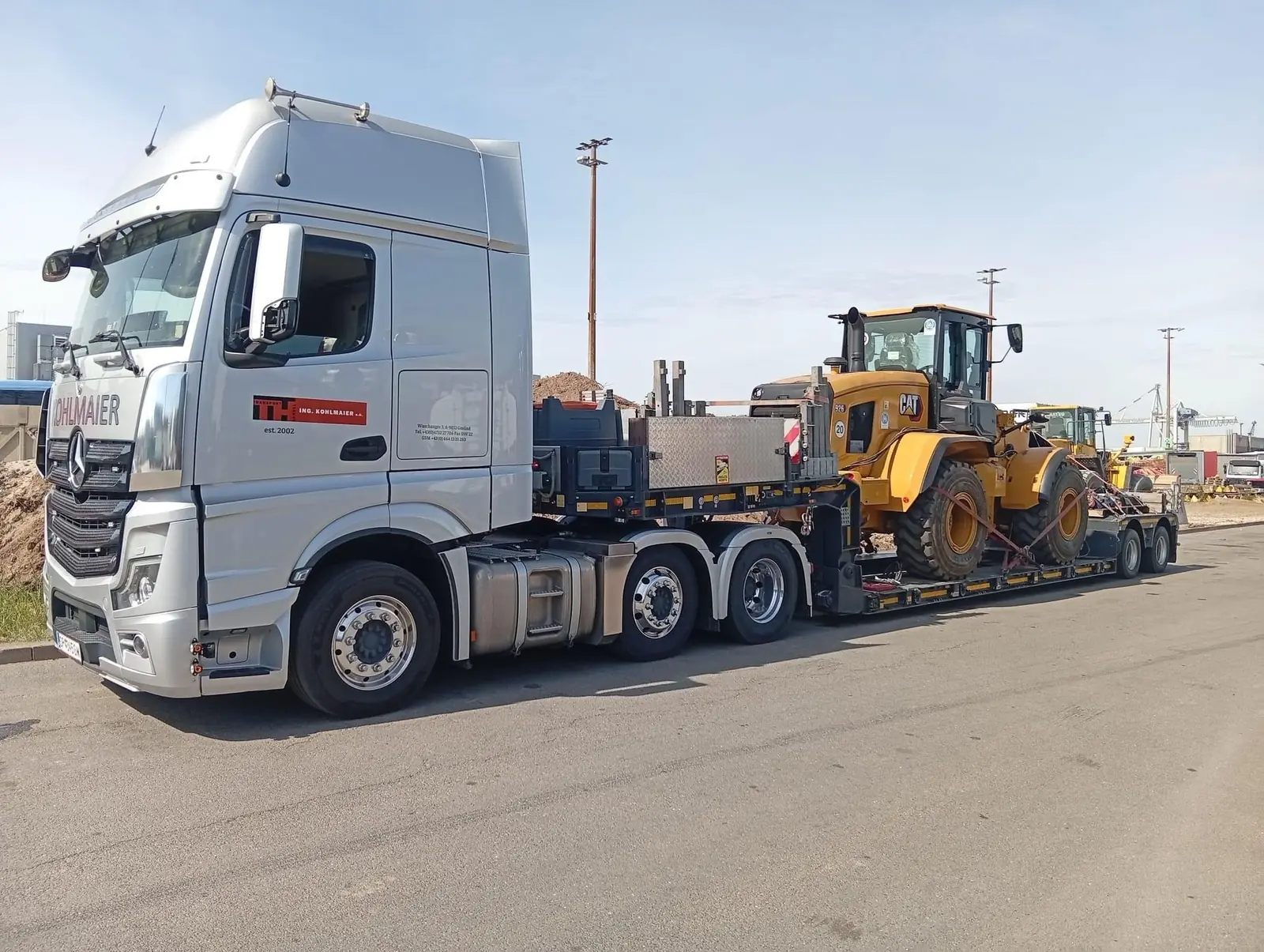 Wheel loader transport on a low loader